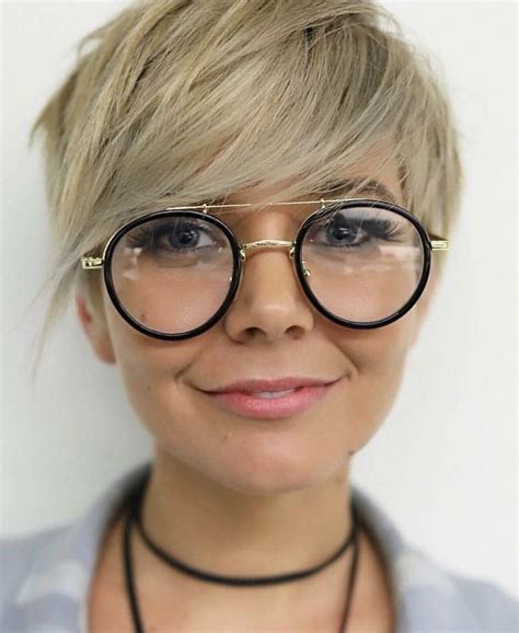 short hair hairstyles with glasses